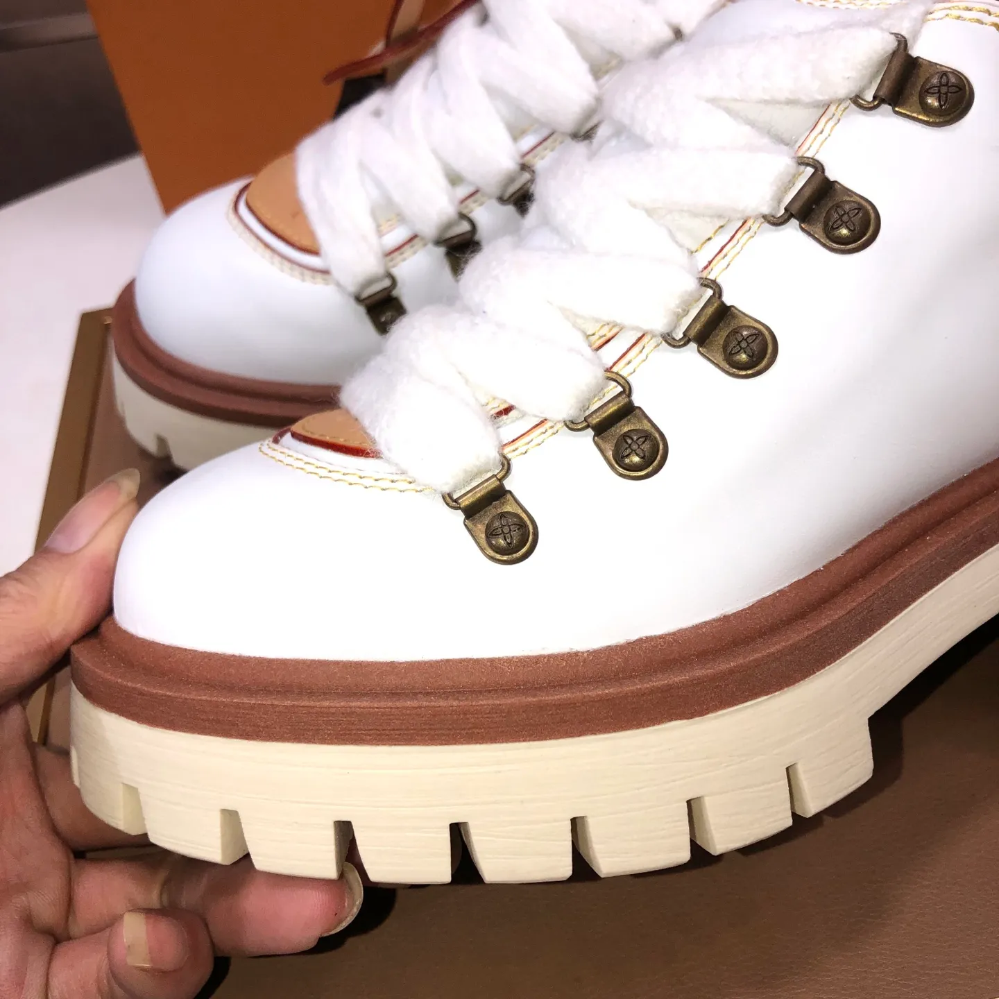 Men's shoes 💰660💰 LV Louis Vuitton 2025 autumn and winter new couple's new style, the original version is developed one to one, retro fashion, handsome and cool mountaineering derby shoes are out of stock 👍 💎 Material: imported first-layer cowhide 💎 Lining: imported lambskin 💎 Outsole: original molded TR non-slip sole 💎 Bottom height: 3.5cm 💎 Shoe size: 35-45 for both men and women